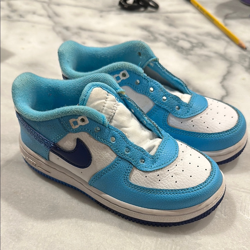 Nike Force 1 LV8 2
Size 10C